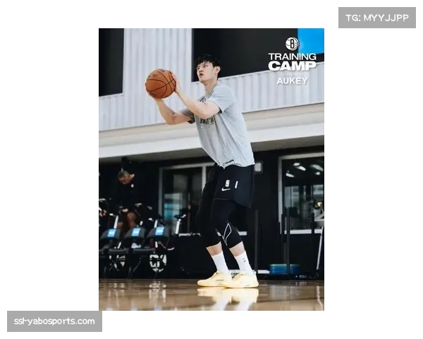 曾凡博篮网定妆照曝光 身着12号球衣展现阳光帅气 中国新势力冲击NBA再起航